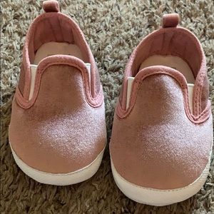 NWOT - Carters baby girl pink shoes. Size 9-12m